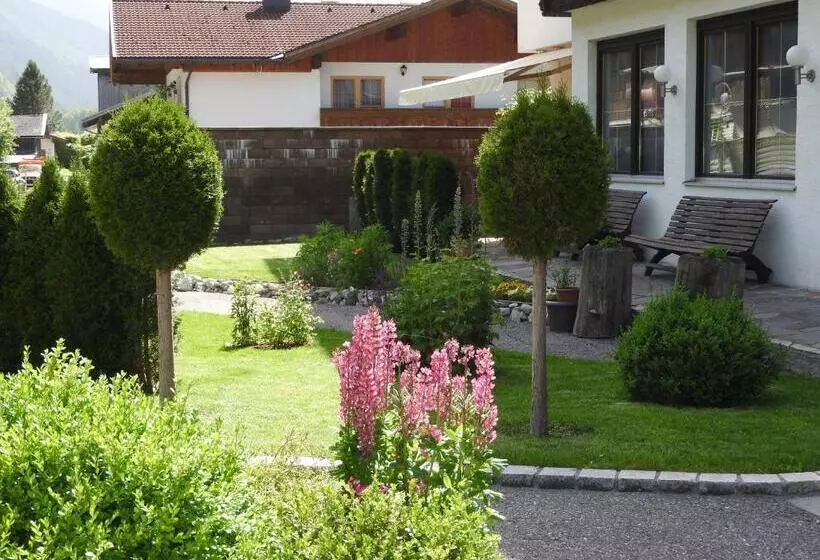 Hotelli Gästehaus Elmerhof