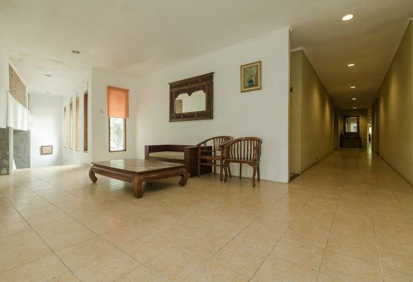 בית מלון כפרי Reddoorz @ Desa Cijulang Sentul