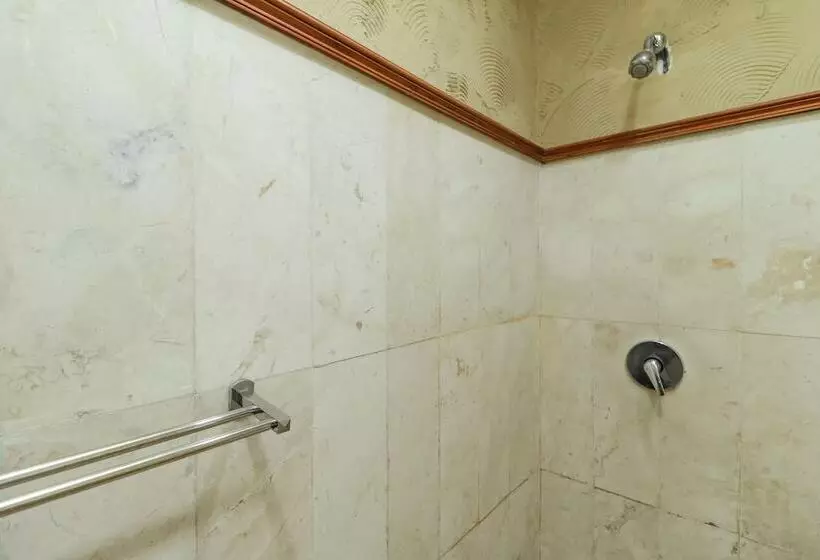 Hotelli Reddoorz @ Desa Cijulang Sentul