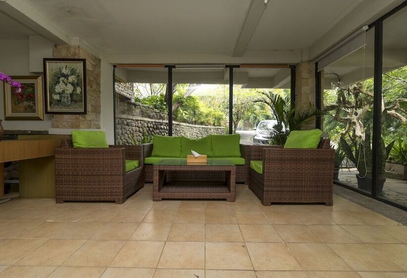 בית מלון כפרי Reddoorz @ Desa Cijulang Sentul