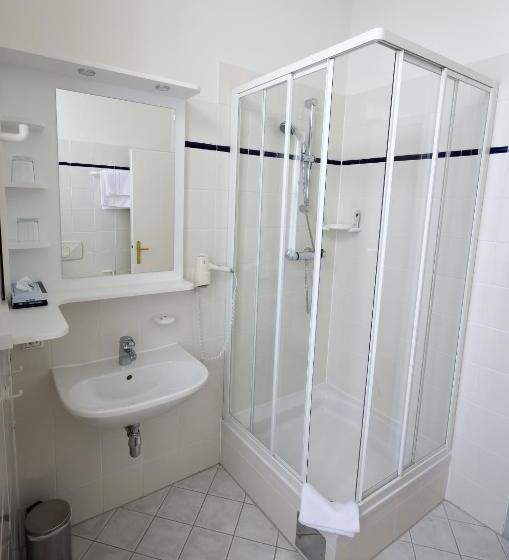 Отель Schloss Gumpoldskirchen