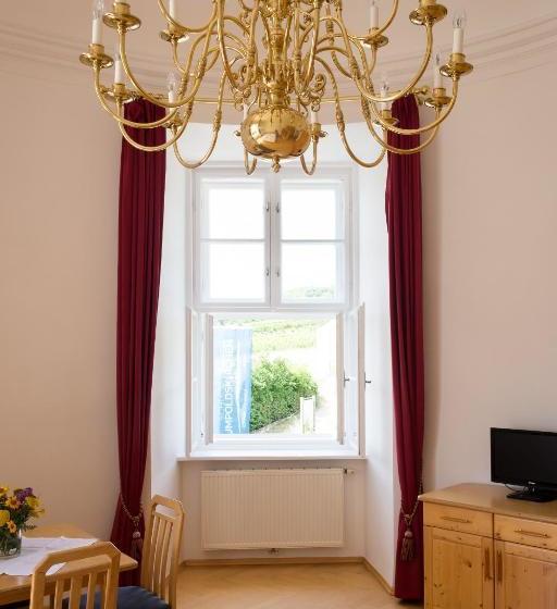 Отель Schloss Gumpoldskirchen