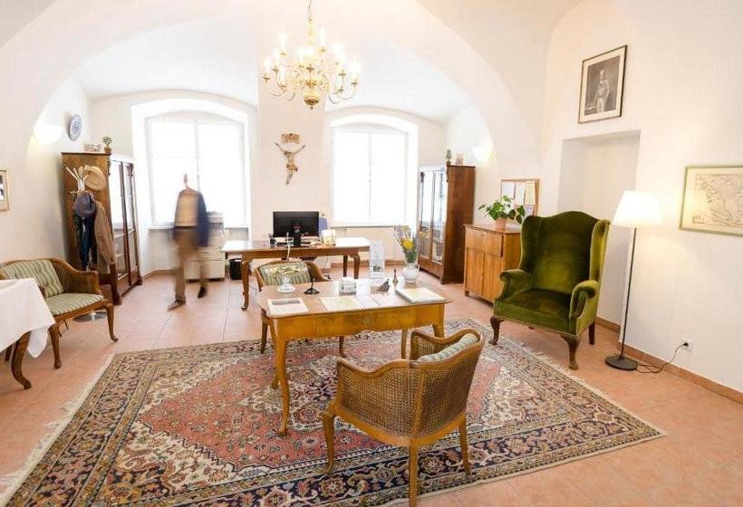 Отель Schloss Gumpoldskirchen