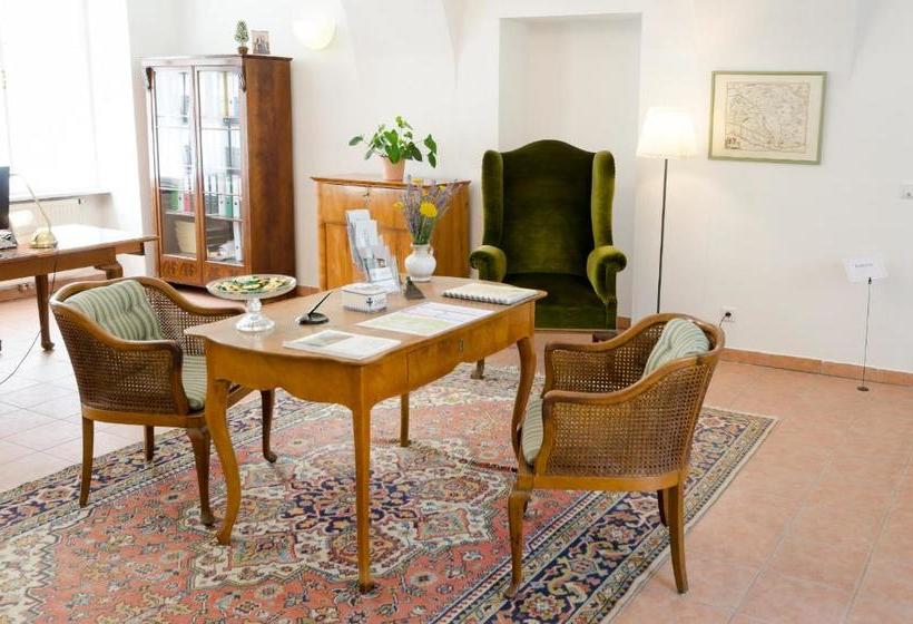 Отель Schloss Gumpoldskirchen