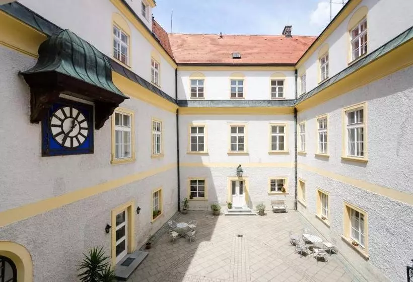 Hotelli Schloss Gumpoldskirchen