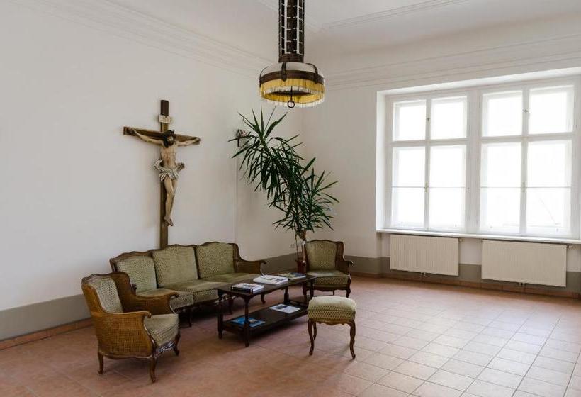 Отель Schloss Gumpoldskirchen