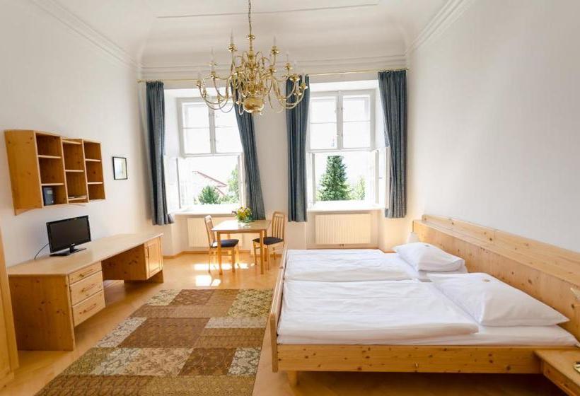 Отель Schloss Gumpoldskirchen