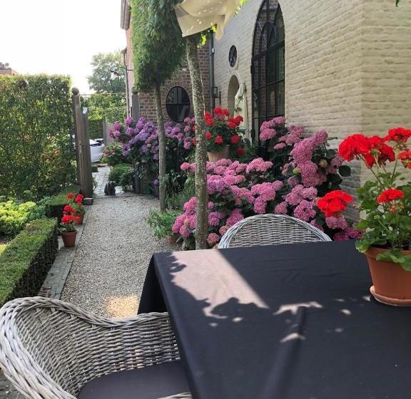 تختخواب و صبحانه Guesthouse Villa Vauban