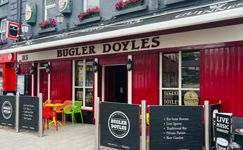 ベッドアンドブレックファースト Bugler Doyles Bar & Townhouse