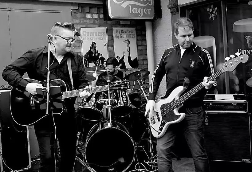 ベッドアンドブレックファースト Bugler Doyles Bar & Townhouse