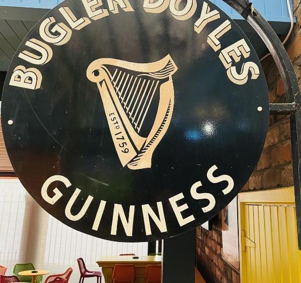 Bed and Breakfast Bugler Doyles Bar & Townhouse