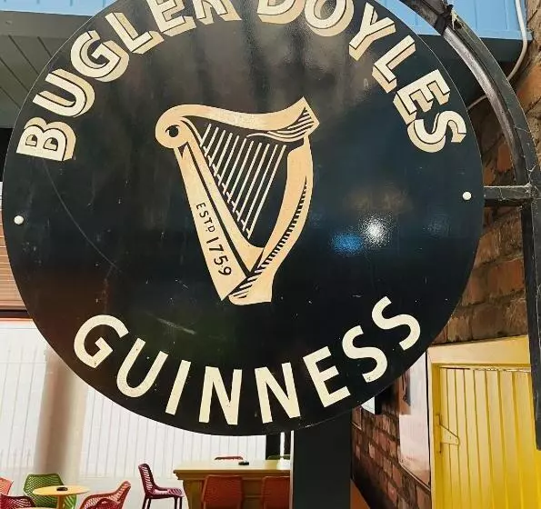 ベッドアンドブレックファースト Bugler Doyles Bar & Townhouse