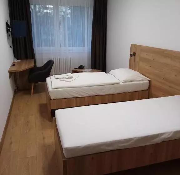 هتل Akadémia