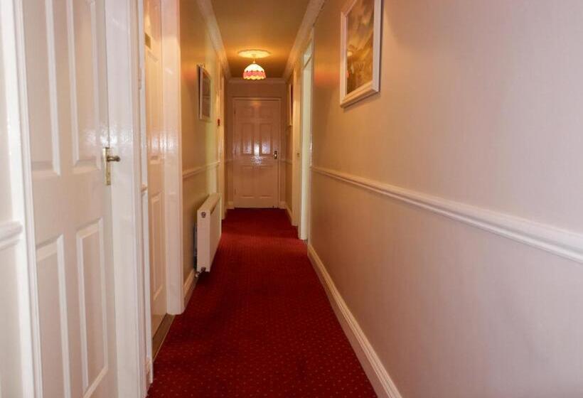 مبيت وإفطار Seacourt Accommodation Tramore   Adult Only