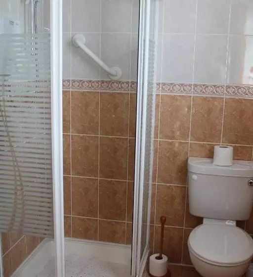 تختخواب و صبحانه Seacourt Accommodation Tramore   Adult Only