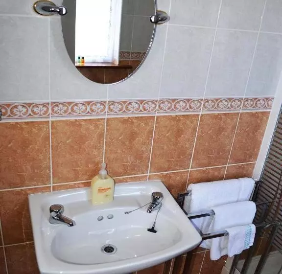 تختخواب و صبحانه Seacourt Accommodation Tramore   Adult Only