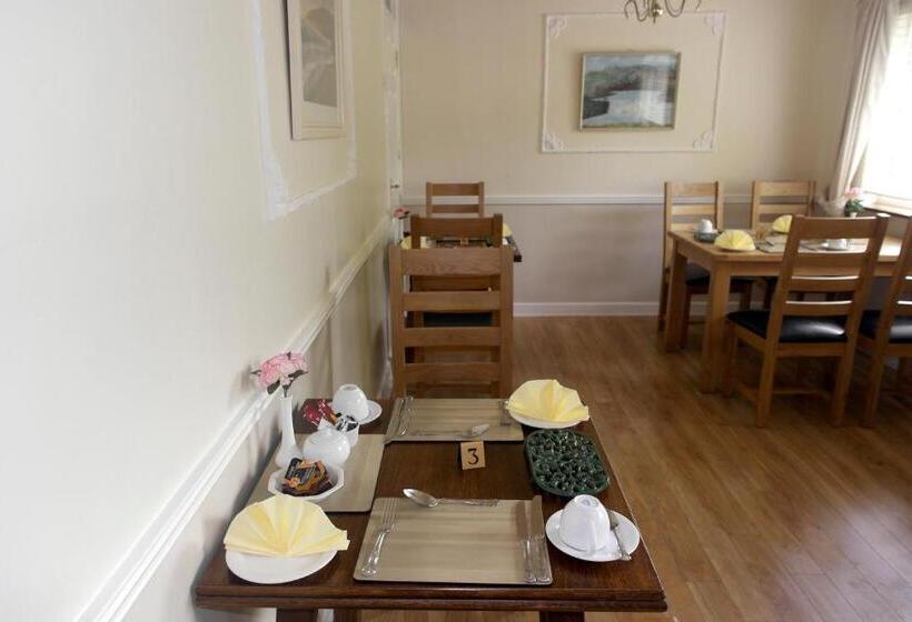 مبيت وإفطار Seacourt Accommodation Tramore   Adult Only