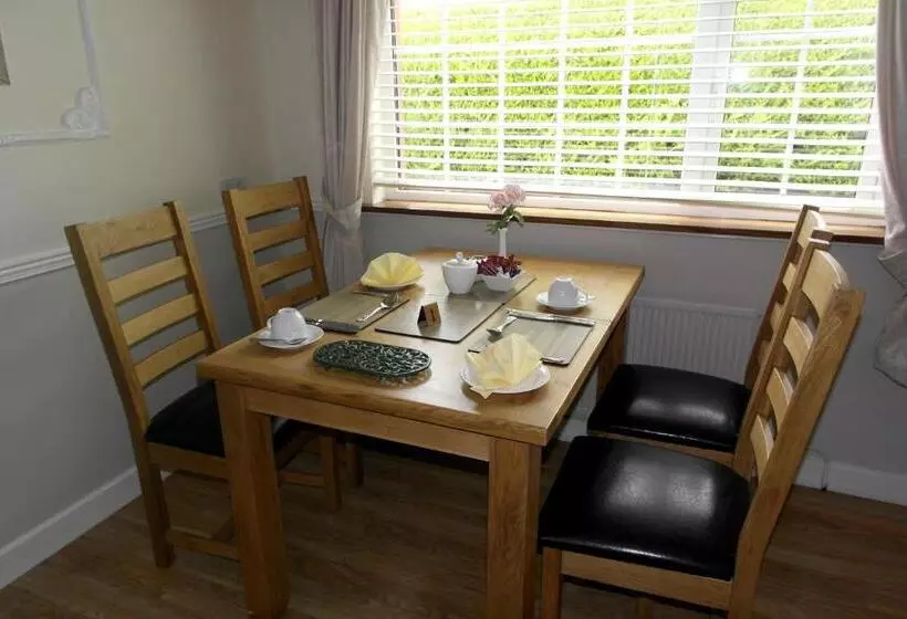 تختخواب و صبحانه Seacourt Accommodation Tramore   Adult Only