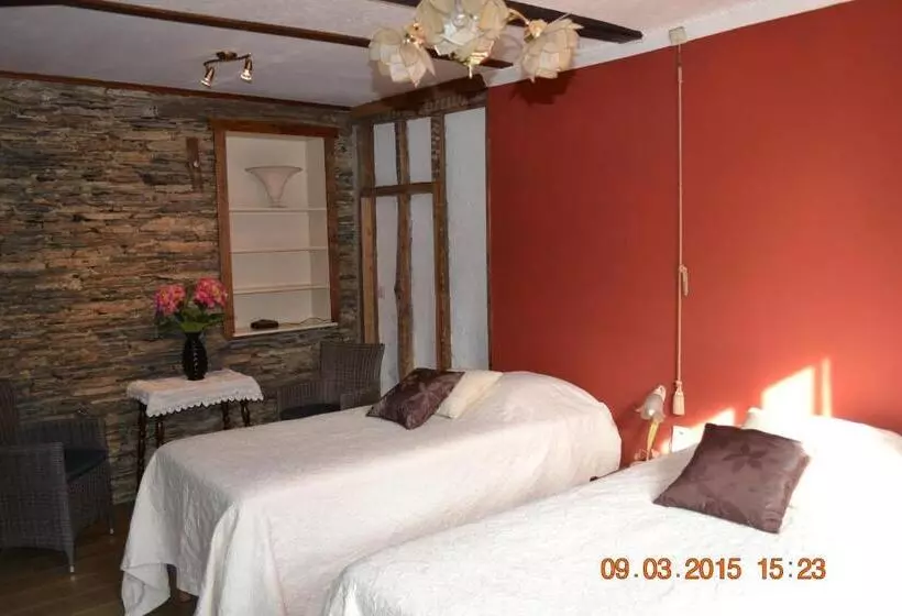 Hotelli Auberge Au Naturel Des Ardennes