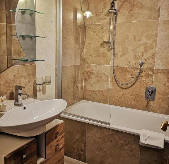 هتل Gasthaus Auwirt