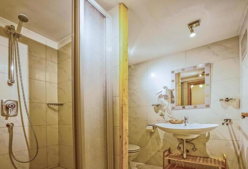 هتل Gasthaus Auwirt