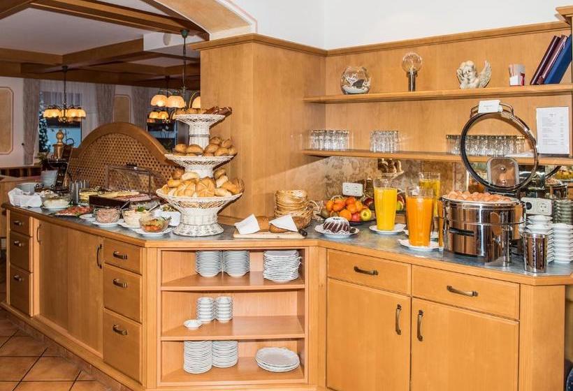 Отель Landhaus Montana