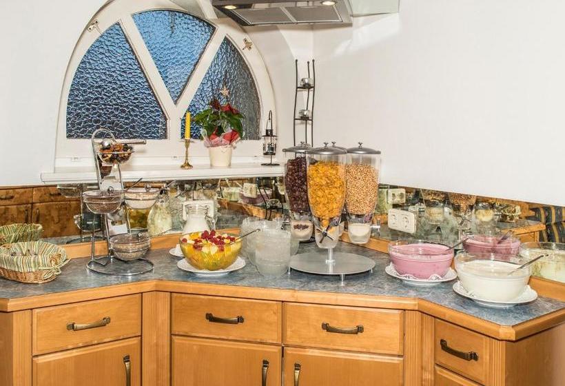 Отель Landhaus Montana