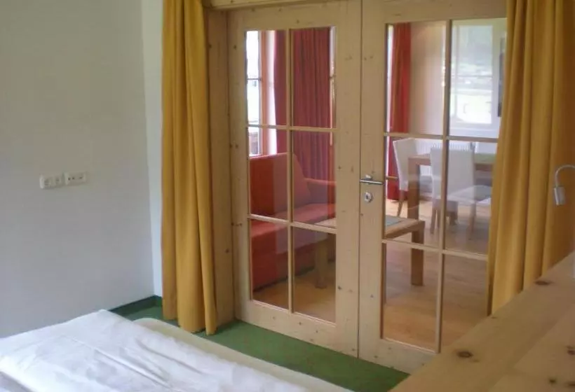 ホテル Naturresort Senningerhof