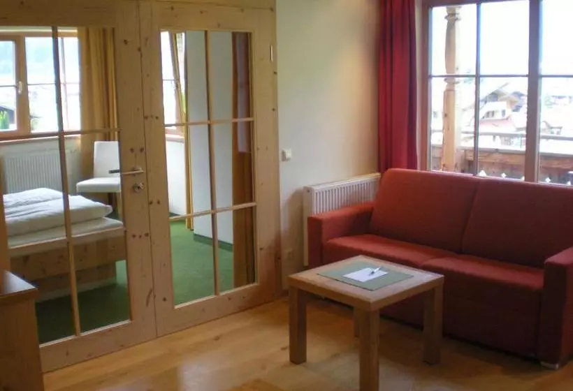 ホテル Naturresort Senningerhof
