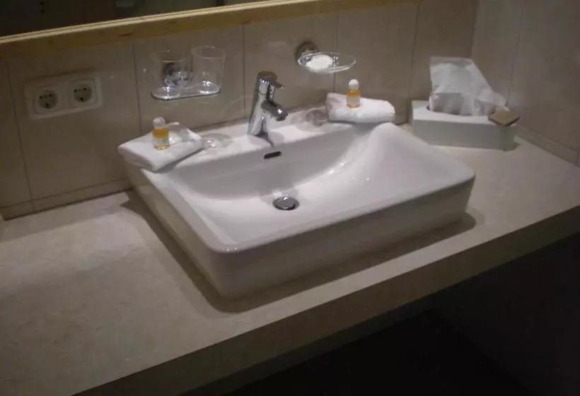 ホテル Naturresort Senningerhof
