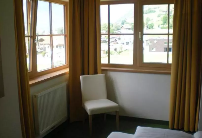 ホテル Naturresort Senningerhof