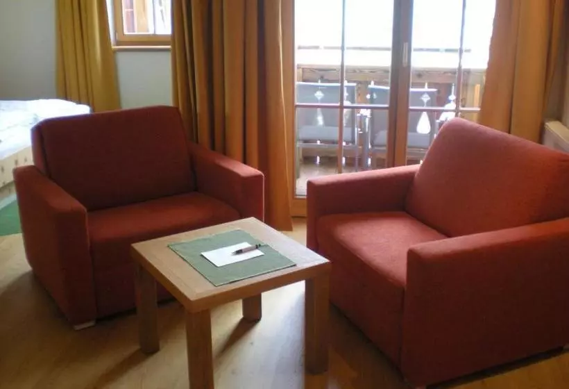 ホテル Naturresort Senningerhof