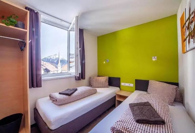 Rutsche Hostel