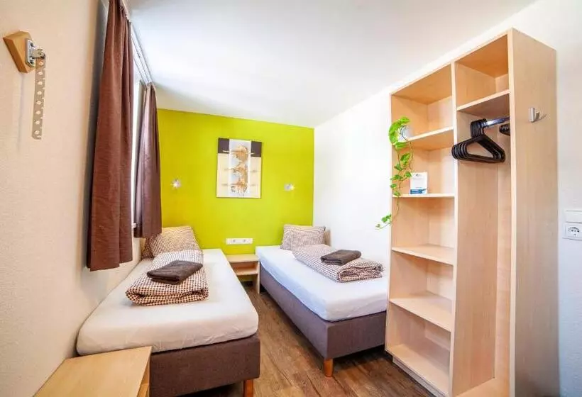 Rutsche Hostel