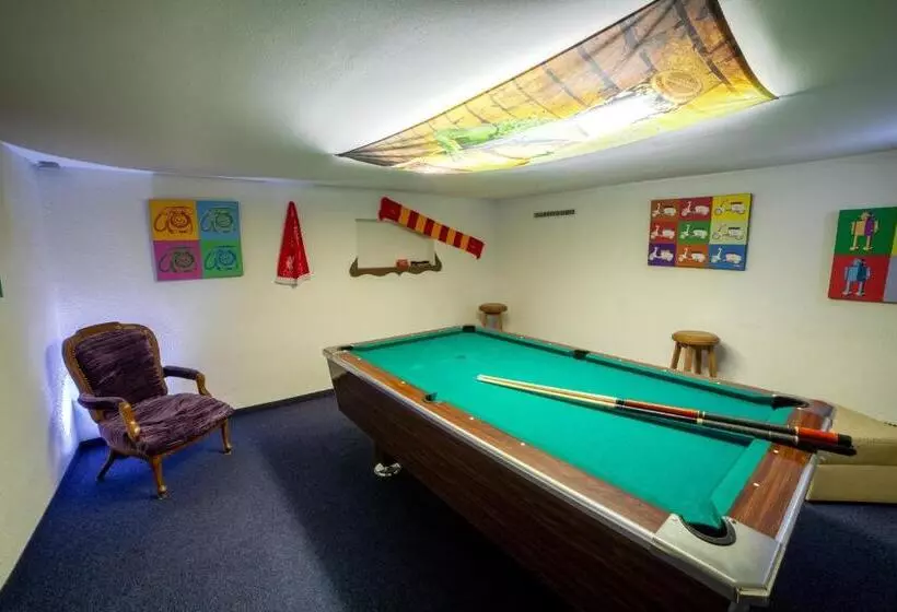 Rutsche Hostel