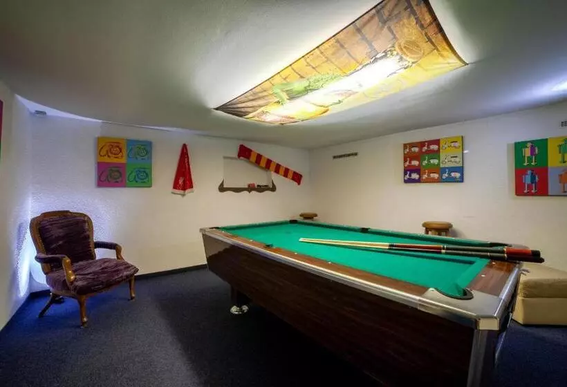 Rutsche Hostel