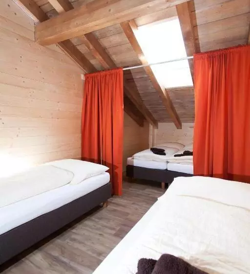 Rutsche Hostel