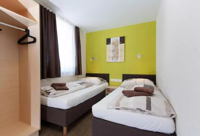 Rutsche Hostel