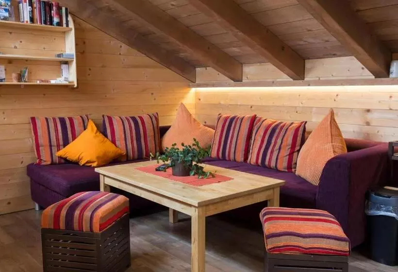 Rutsche Hostel
