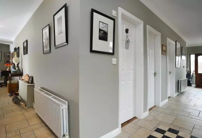 Sharamore House B&b