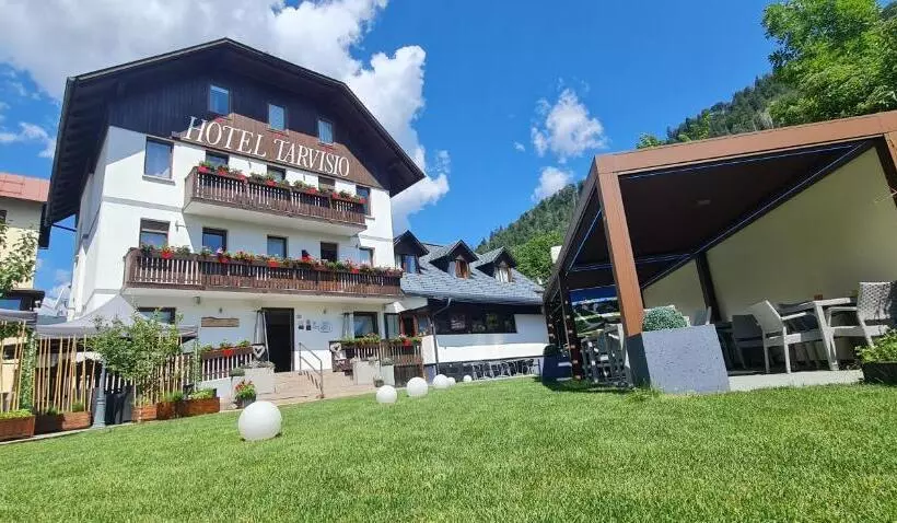 簡易ホテル Tarvisio Four Seasons