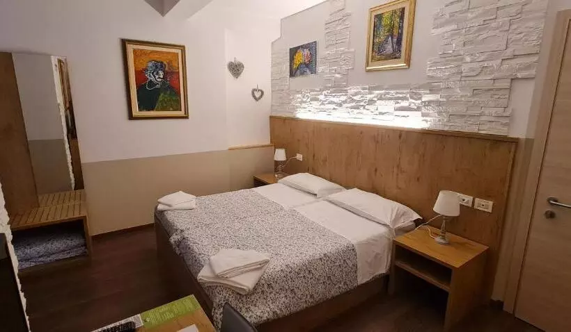 簡易ホテル Tarvisio Four Seasons