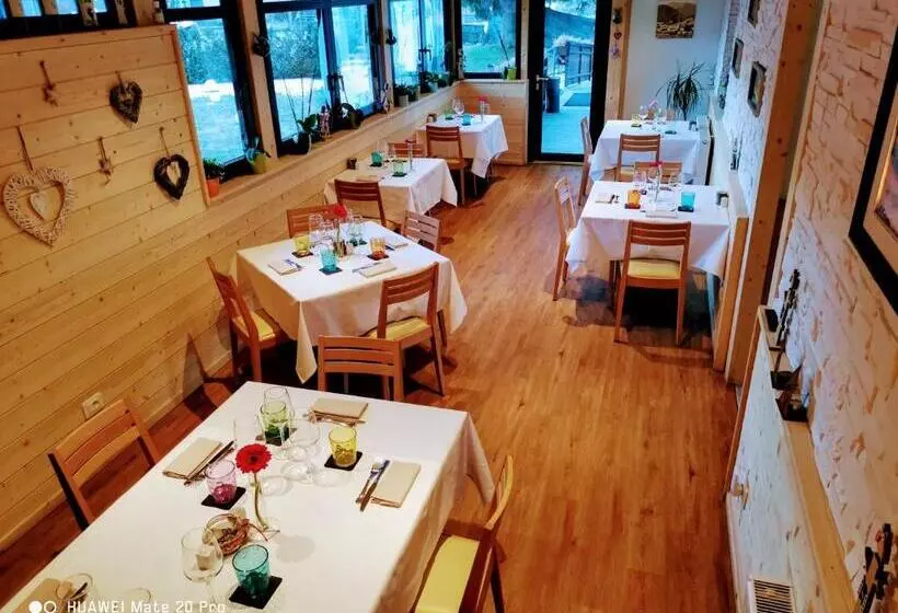 簡易ホテル Tarvisio Four Seasons