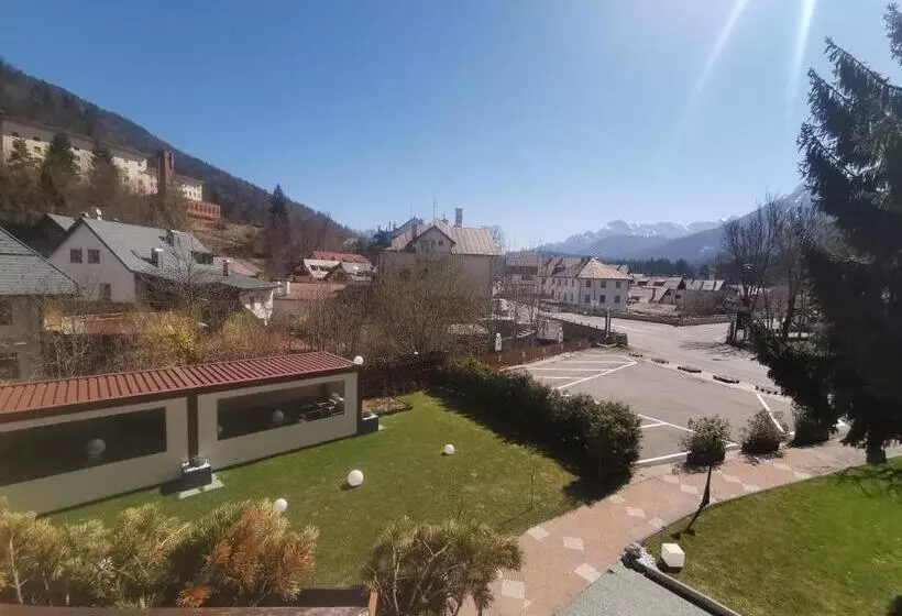 簡易ホテル Tarvisio Four Seasons