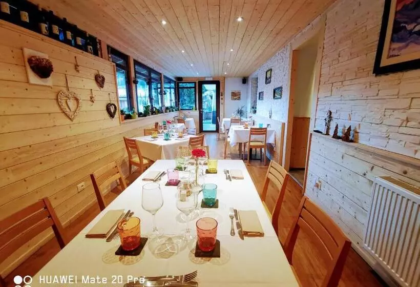 簡易ホテル Tarvisio Four Seasons
