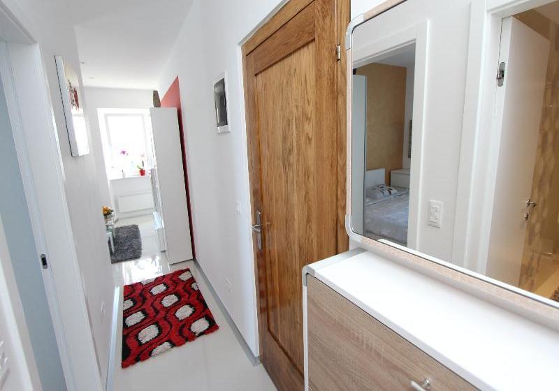 ホテル Apartment Edi