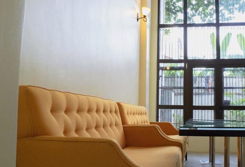 هتل Chapter 1 Luxury Suites