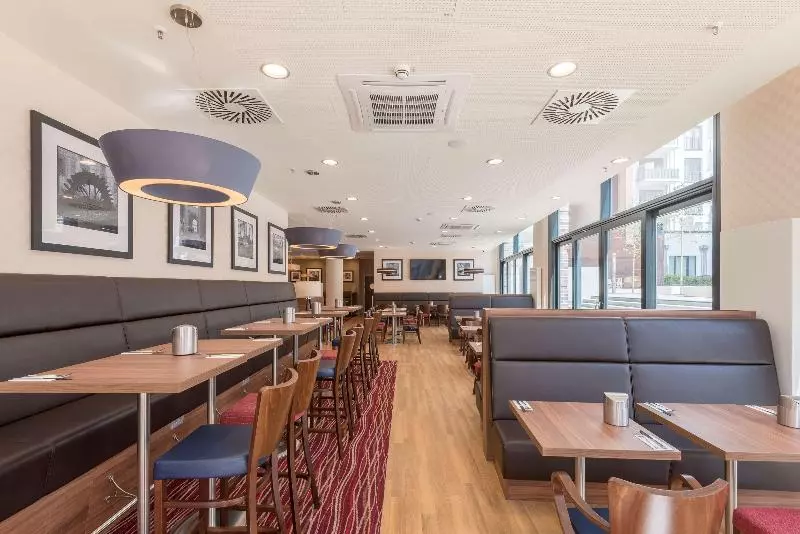 هتل Hampton By Hilton Hamburg City Centre