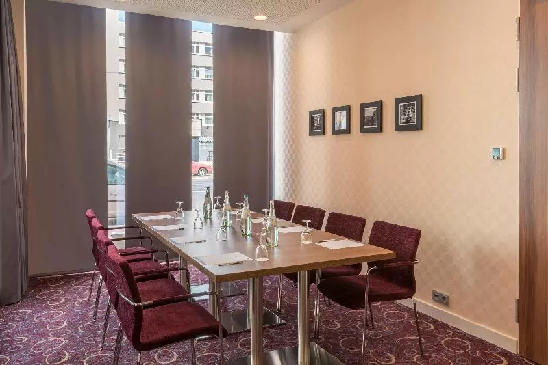 هتل Hampton By Hilton Hamburg City Centre