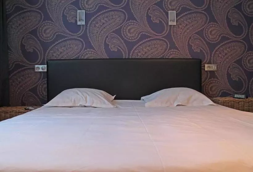 Hotel Pure